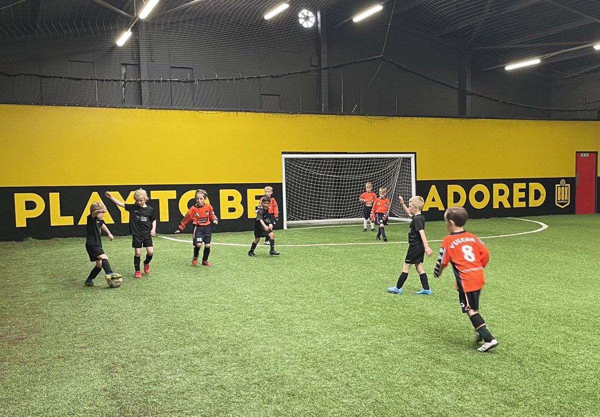 EliteFCAcademy's tweet photo. ⚫️| U6 DEVELOPMENT FIXTURES
More development fixtures for our u6 groups
Special shout-out to 3 boys playing their first ever games
All 3 hit the ground running with fantastic goal scoring performances
POTM 🥇
Team 1 - Oscar
Team 2 - Lochlan
⚫️| #under6 | #DevelopmentFixtures https://t.co/87pU3w208H