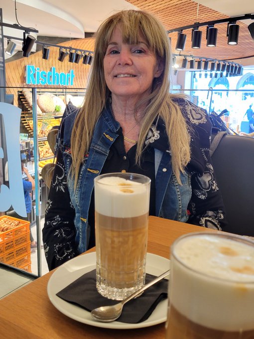 Having a latte.  Yummmmm https://t.co/irMZGsc8yW