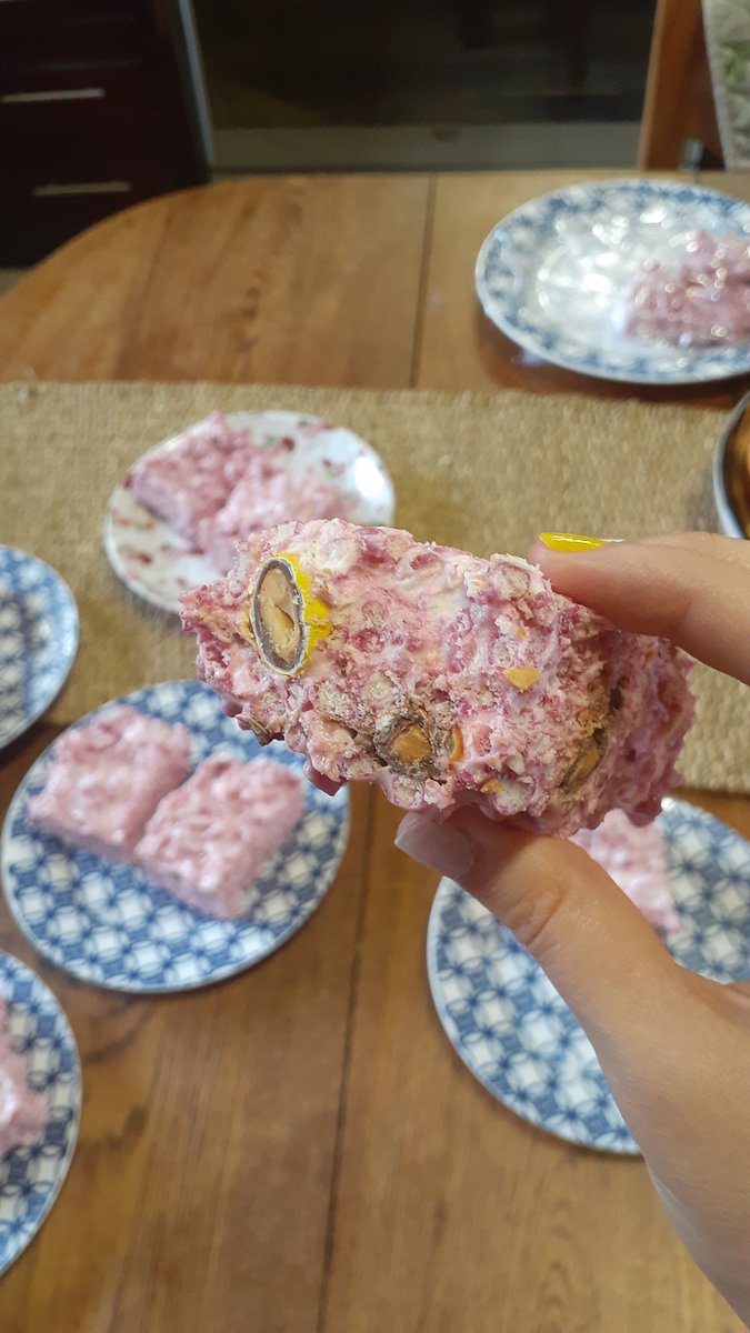NikkiPatelchip's tweet photo. 🌸My Sister made these scrumptious strawberry rice krispy treats with m&amp;m's. Very sweet and sticky but still tasty.🌸 #snack #yummy #tasty #delicious #sweet #m&amp;ms https://t.co/s0nsGGZGzb