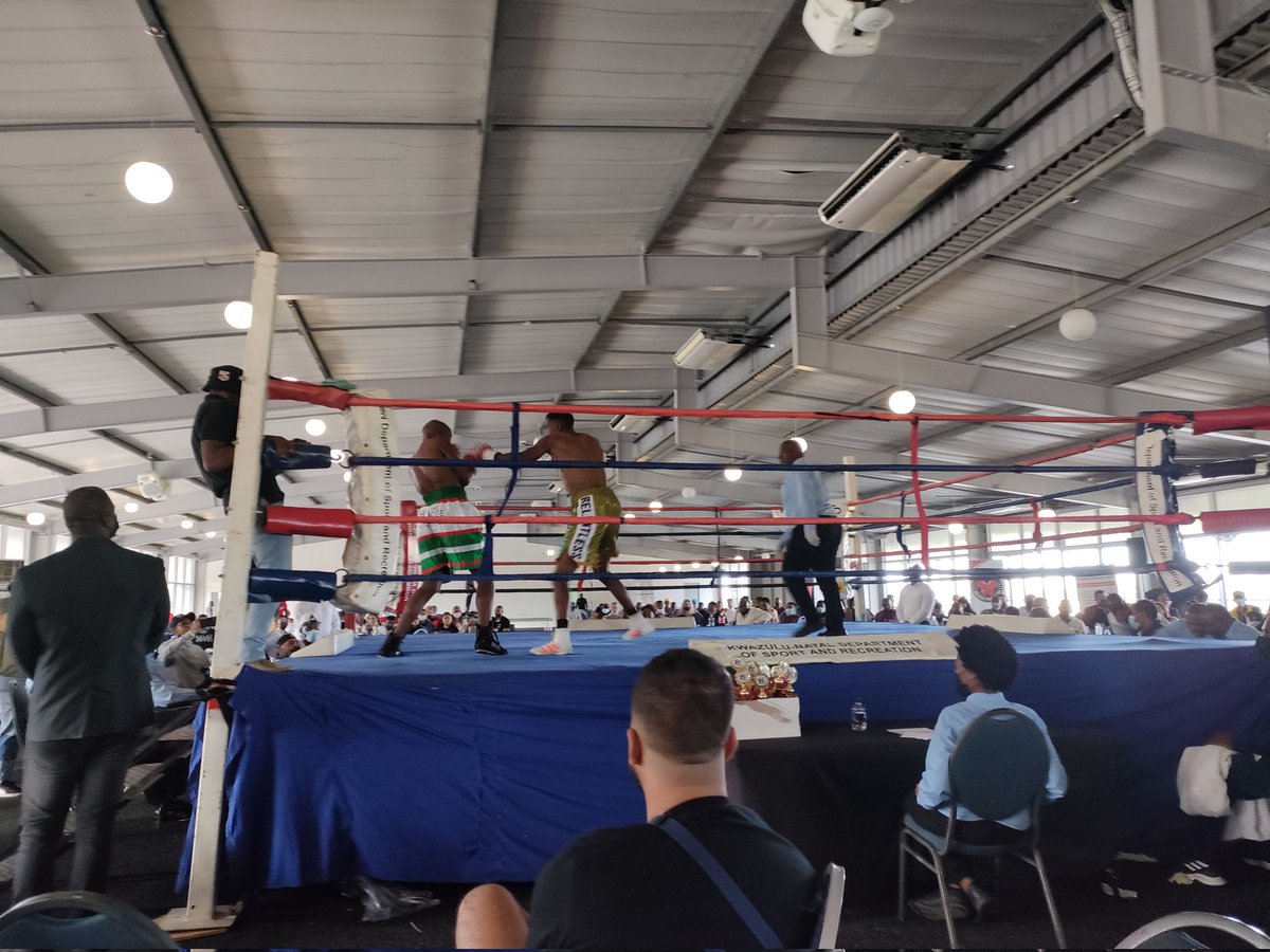 tsepomhlongo's tweet photo. With the acting CEO @ErickNsikayezwe of Boxing South Africa,Boxing in SA is taking a great turn for greatness #BringBackBoxing in SA with a bang..This is how fuel should be burnt#Relentless Boxing &amp; Fitness #Londsale #BocingSA https://t.co/y0Z1zpxeBd