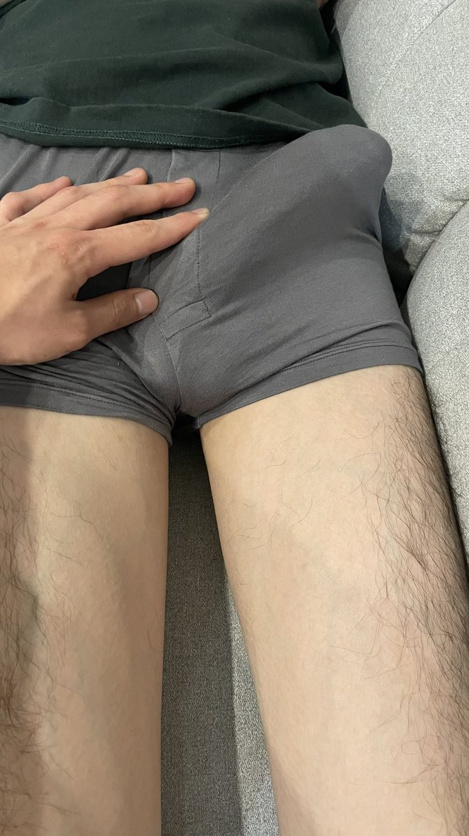 昨天發現男友買新內褲
彷彿拆禮物一般看了超喜歡
但怎麼睡著下面一大條🥵