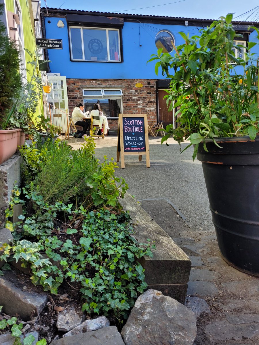 bonnieweedesign's tweet photo. An absolutely beautiful day down the Hidden Lane. If you're around the West End pop in and say hi 👋 

#shoplocal #boutique https://t.co/ysYPRmZjUv
