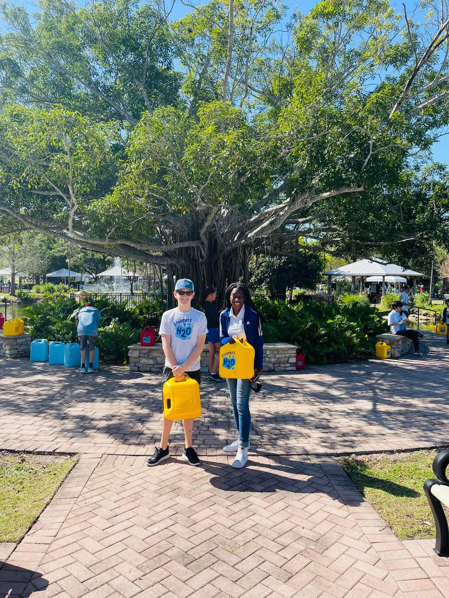 JessicaUrbay's tweet photo. Day by day, drop by drop ❤️💧🌎

I loved seeing the next generation  growing as leaders &amp; stepping up to make a huge impact in our community.

Way to go @students4H2O , @MCSDFlorida students and teachers, and @CityofStuartFL for an amazing #Waterfest2022 https://t.co/WFaGOJ98T6