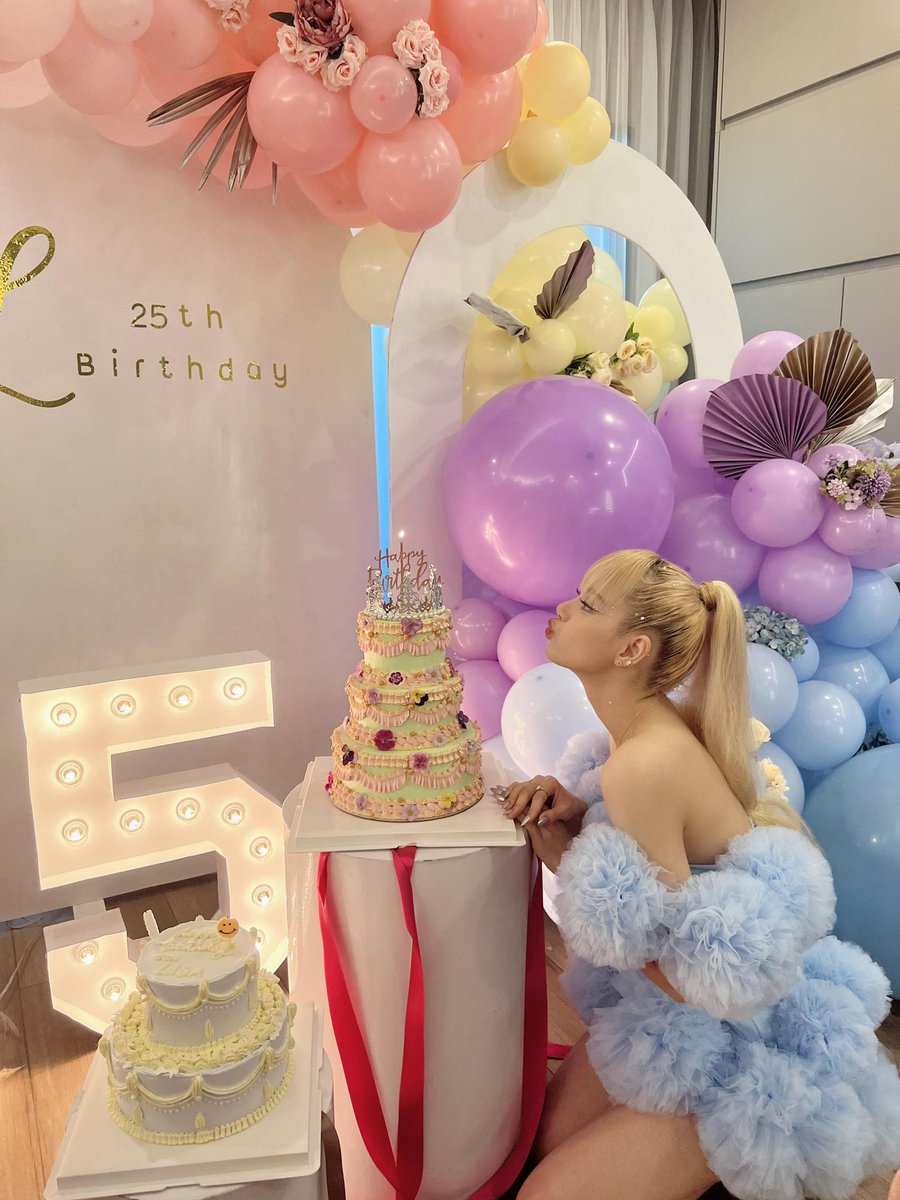 Isomild1's tweet image. โค้งสุดท้ายขาดอีก​ 5 หมื่น
ในเวลา 25 นาที​ ขอคนละ​ 1 รีนะคะ
HBD LALISA MANOBAL

 #SuperstarLalisaDay
 #LovingLisaDay