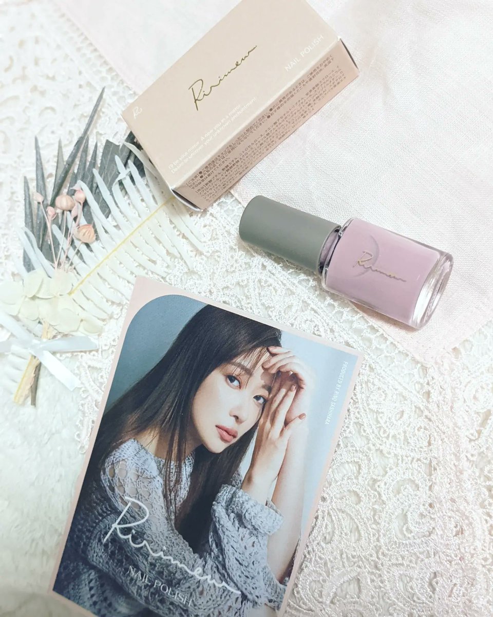 fonn106's tweet photo. ネイルポリッシュ
04 ファーストデート
➤Ririmew
つかってみました♡

テクスチャーはもったりめで、ひと塗りでムラなく塗れて感動😍

6色展開で、どの色もとってもかわいい♥️

ファーストデートはくすみピンクで、この色なら仕事でもプライベートでも使えて優秀だね🥰 https://t.co/4vCmhRMOn3