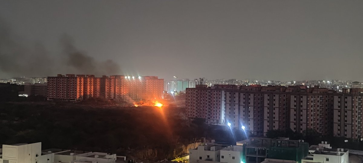 Full fledged Waste Burning again in Nizampet. @MC_Nizampet <a href="/GHMCOnline/">GHMC</a> <a href="/CommissionrGHMC/">Commissioner GHMC</a> please stop this! Its horrible for asthmatic patients. @swachhnizampet