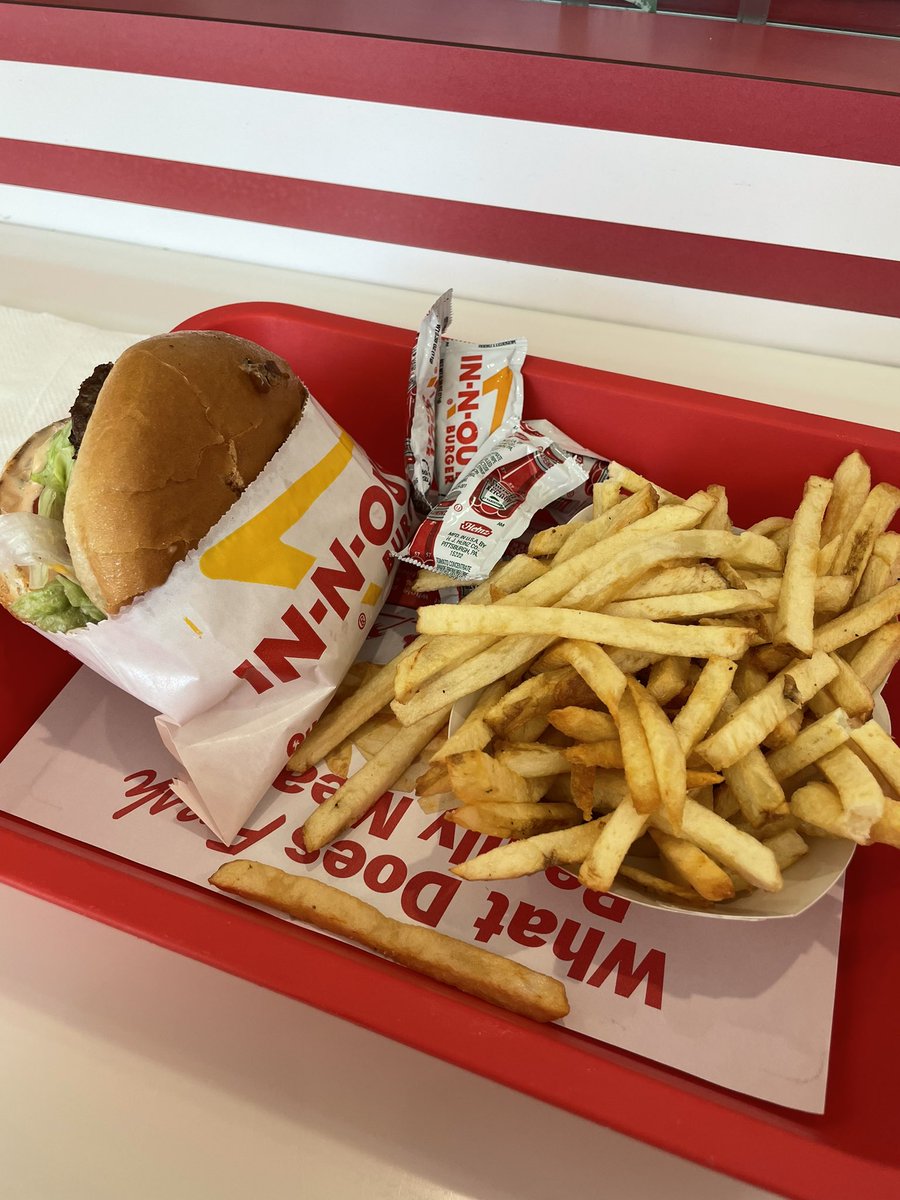 olsonmdphd's tweet photo. I was yesterday years old when I finally tried an @Innoutburger and can confirm it lived up to the hype! 👍 #yum #wellnesscomesinmanyforms 🤣#whenincalifornia #NeuroTwitter 🧠🤗 https://t.co/VPJkK3XmmV