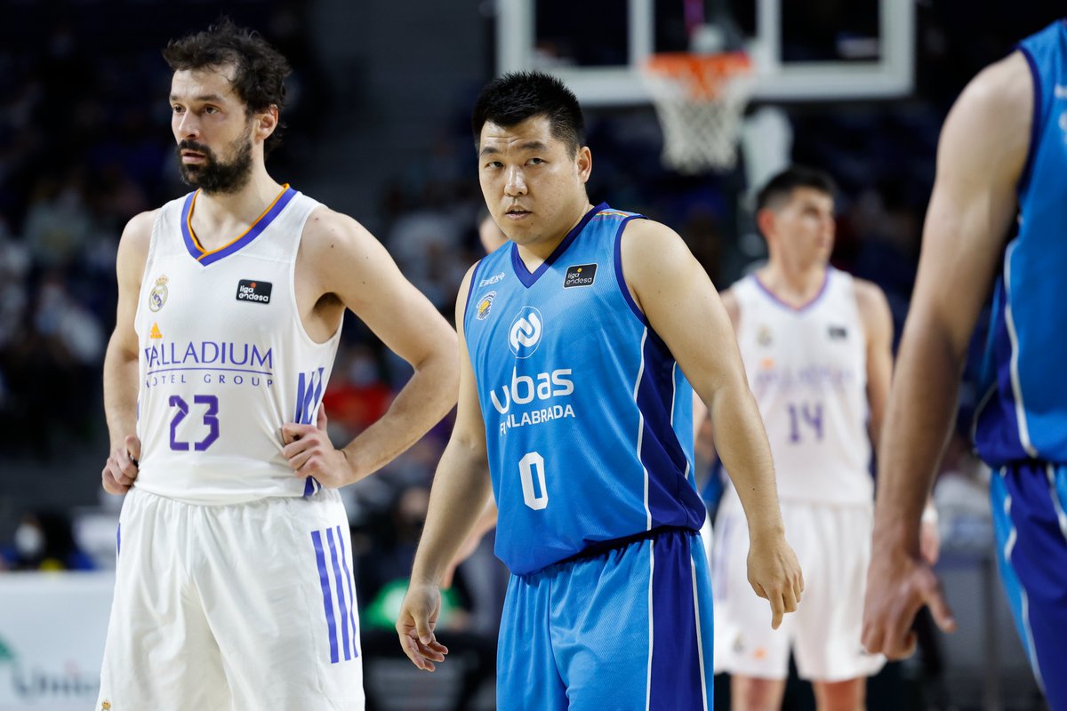 ACBCOM's tweet photo. 27 de marzo de 2022, un día que jamás olvidará. Un día muy especial y cargado de emociones para él. Un día de ensueño. Un día histórico para la #LigaEndesa. Un día para enmarcar.

⭐️ 𝐁𝐨𝐥𝐨𝐧𝐠 𝐙𝐡𝐞𝐧𝐠 ⭐️ https://t.co/7OusfmLmuX