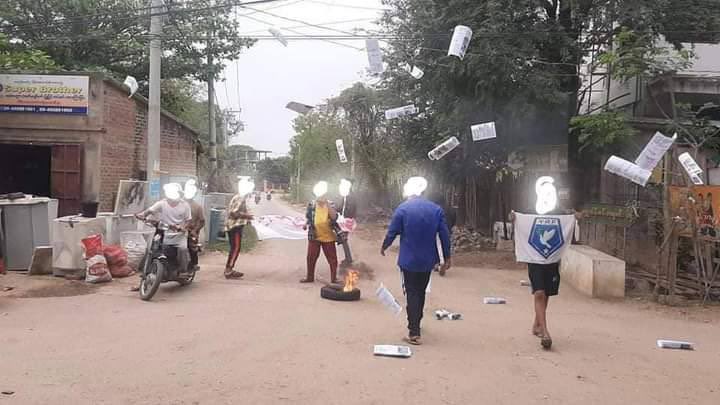 2021Revtweets's tweet photo. Monywa Youths Union and Youths Revolutionary Force (MYRF) staged a strike movement to overthrow the fascist military coup in Monywa on March 27 despite junta's tight security.
#FckTheFascistMilitary
#2022Mar27Coup
#WhatsHappeningInMyanmar https://t.co/JdgirHhc2Z