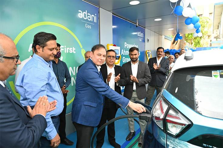Adani Total Gas forays into EV charging, plans 15,000 charging stations bit.ly/3uzcwL4