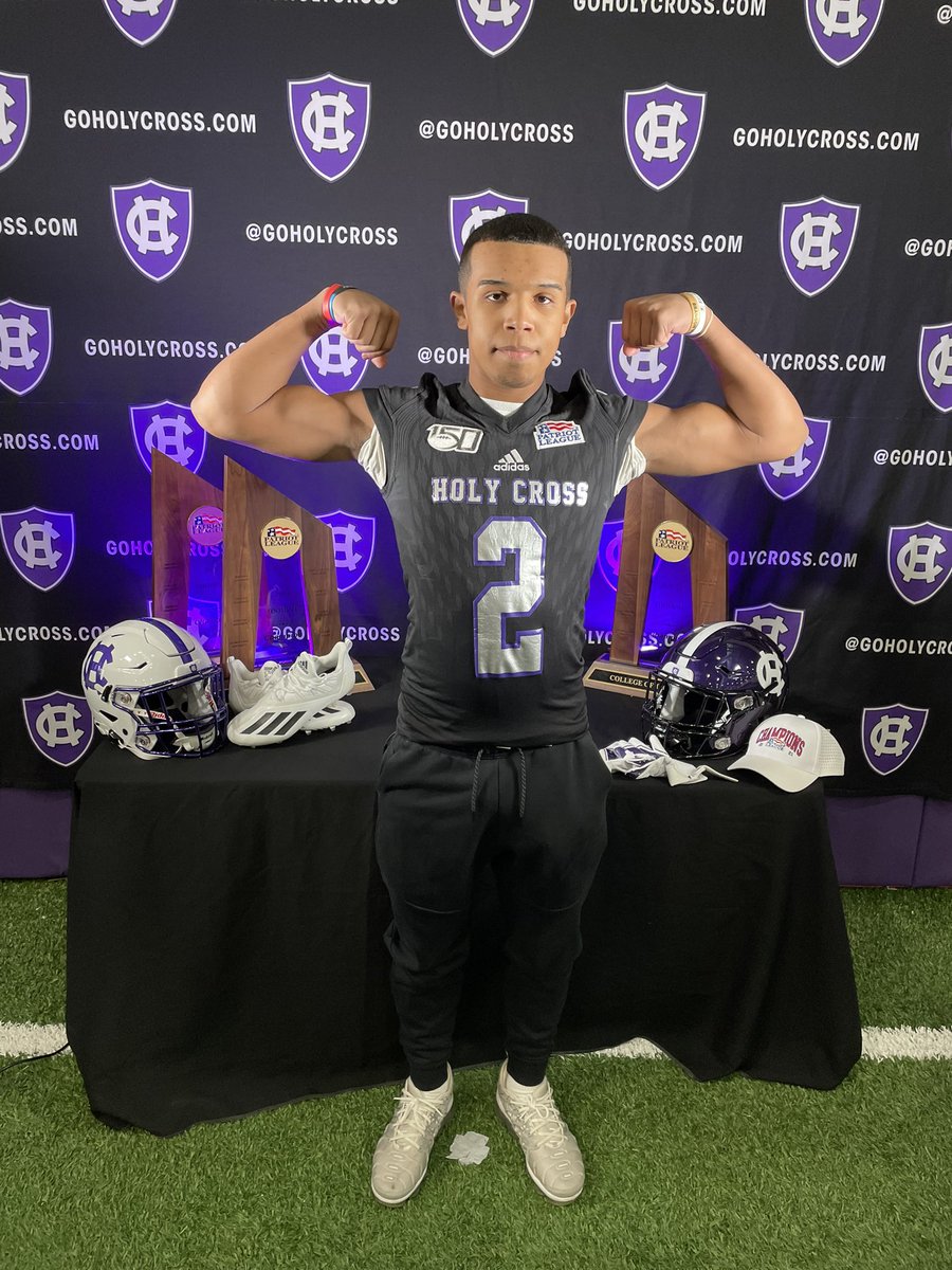 david_brownjr2's tweet photo. Junior day @HCrossFB thank you @CoachScottJames for the invite. https://t.co/KpGAzyLBN9
