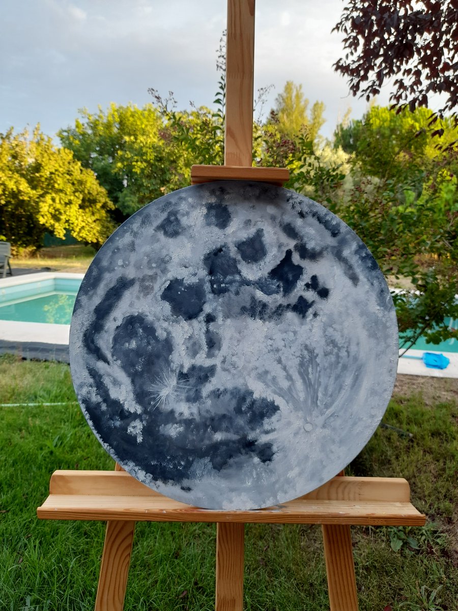 pincel_amarillo's tweet photo. "Luna Lunera" 🌙

▫️Óleo sobre lienzo, 45 cm de diámetro. 

Esta pieza la hice en agosto, cuando tenía más tiempo para pintar y hoy, resulta, que me ha apetecido enseñárosla. 🌘

#oilpainting #moonlight #canvaspainting #lunanueva #óleo https://t.co/DUxUOYPO4G