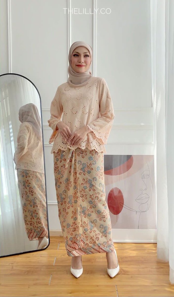 _friedciken's tweet photo. I know everyone wants to spend reasonably on baju raya this year so…. here you go!

RM69-RM99 je girls ❤️ https://t.co/gKtYS4mftc