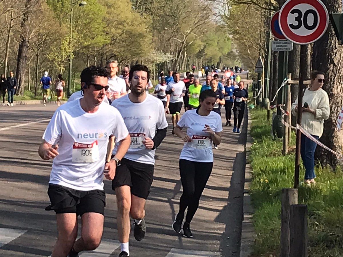 FranceAssureurs's tweet photo. 🏃♂️❤ Bravo à l'équipe #FranceAssureurs qui a participé ce matin à la course solidaire #LesFouléesDeLAssurance, organisée en faveur de la prévention contre les maladies cardiovasculaires et dont les bénéfices sont reversés à l’association #Adicare 👉 https://t.co/Wbqq2Stz1B https://t.co/CEXEZ7fDIf