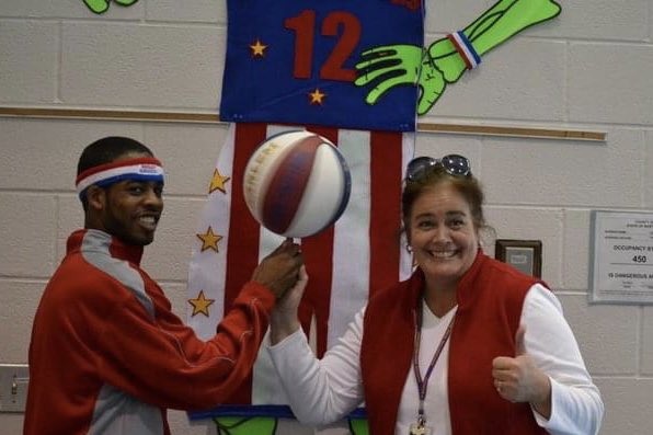 cindirparker's tweet photo. Can’t wait to introduce @erikpianoman family to the @Globies this afternoon! Throw back 12 years ago when our @YMESPTA won a chance for @AntAtkinson12 to come show his skills to our @Yates_Mill kids! Best day ever!! @ReneAlfordAP #harlemglobetrotters❤️ #spreadingcompassion https://t.co/7zbJORxHQY