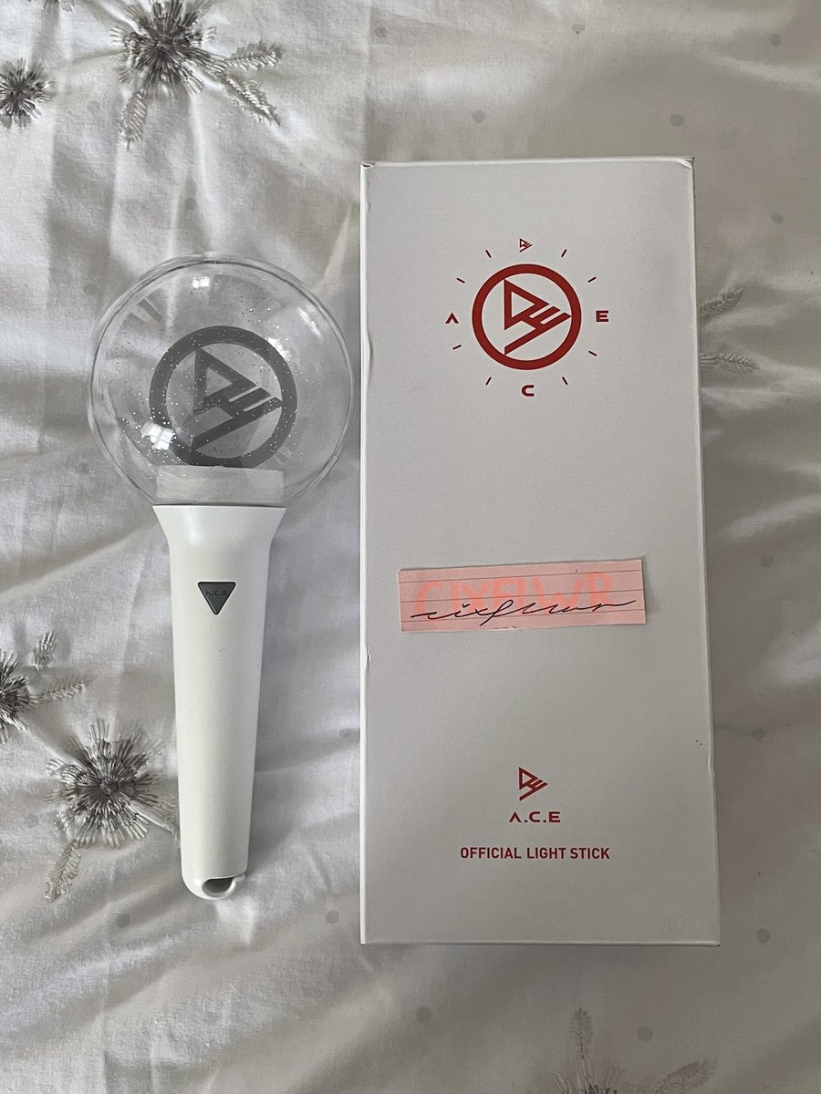 yutosbaek's tweet photo. wts
a.c.e official lightsick with sehyoon inclusions
practically new, never used
- £50 + shipping
- pls dm if interested! :))
#wtsace #acewts #wttace #aceselling #ace @official_ACE7 https://t.co/24j52xF03O