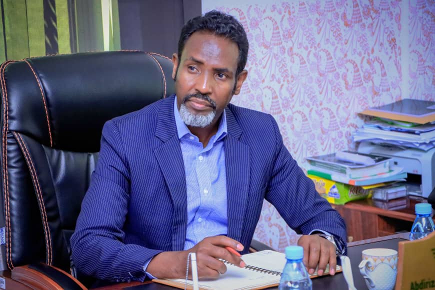 SomalilanDmotrd's tweet photo. Wasiirka Wasaaradda Gaadiidka iyo Horumarinta Jidadka Mudane Cabdirisaaq Ibraahin Maxamed Ataash ayaa Kulan kula qaatay xafiiskiisa Madax ka tirsan Hayadda EUCAP. https://t.co/QQVd0tFdKI