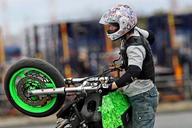 ゆーきんぐ 先週は全ての技に恐怖心を抱いてたけど今日はだいぶ和らいでた 嬉しいけど思ってるように乗れないからフラストレーション溜まってますw エクストリームバイク バイクスタント ウィリー スタントライダー T Co Lwxdy1rk5d Twitter