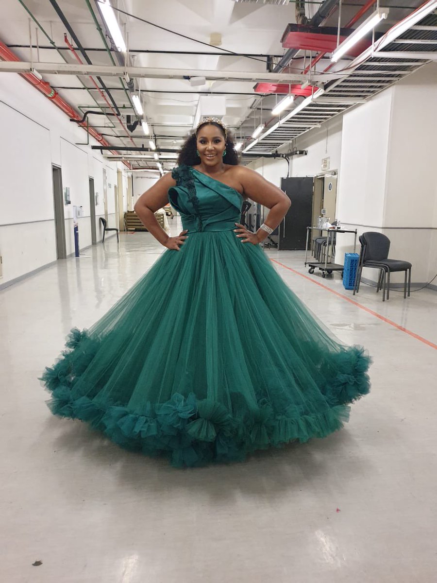 Lebo_Madubanya's tweet photo. The night that wasโฝ๏ธโค๏ธ
#HollywoodbetsSuperLeague Awards.
#MrsCEO
#MCDuties
#AworkingMama
#AbroadcastQueen
Styled by @tebello_r
@MakeupbyMasabu on Instagram
Thank you @HollywoodbetsSA for entrusting me with your program https://t.co/d52iLMs1ll