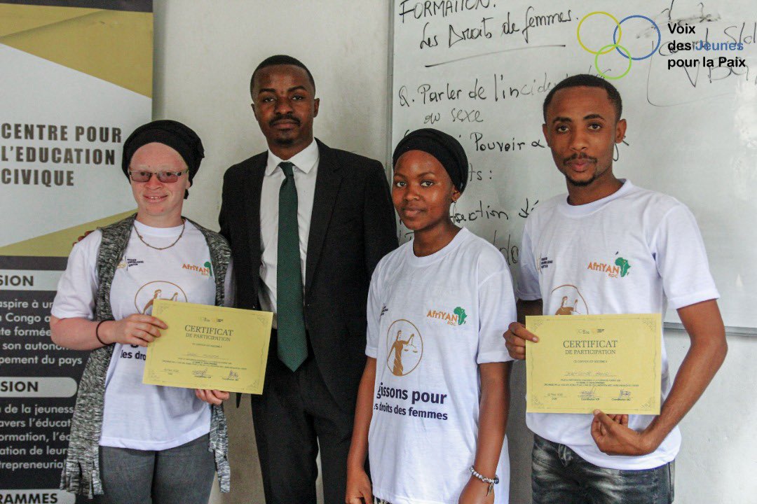 vjpasbl's tweet photo. Après l’atelier d’échange suivie d’une formation entre jeunes, c’était un plaisir de certifier tout ceux qui ont pris part à ce rendez-vous. https://t.co/mtx5Jly6Qv