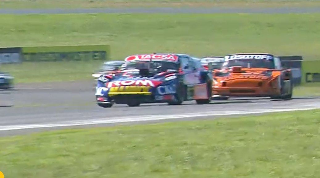 MotorMarioCom's tweet photo. TURISMO CARRETERA: SERIE 3: 1) MANGONI 2) LAMBIRIS y 3) URCERA. 7) LANDA. Fue la serie mas lenta por lo que para la final la primera fila quedó para Canapino-Todino y Mauricio largará sexto.
@actcargentina @maurilambiris6 #tcconcepcion https://t.co/8OOmslEJ4G