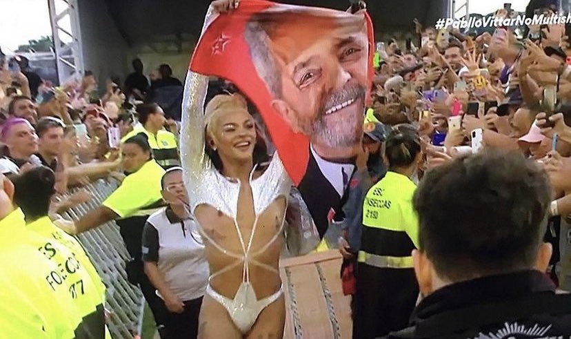 Como assim não pode manifestação política em um festival privado? #lulapalooza ❤️‍🔥