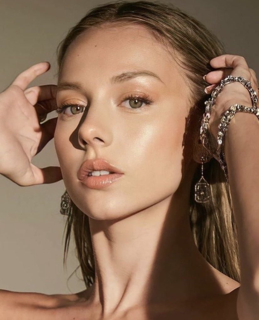 lutcul's tweet image. hi everyone! I am Ester Exposito and I would like to do #openfollow for western role players. I want to get new pals have an interactions with you guys. hit the retweet below and I will follow you right away, don’t forget to followback me. thank you so muchie✨