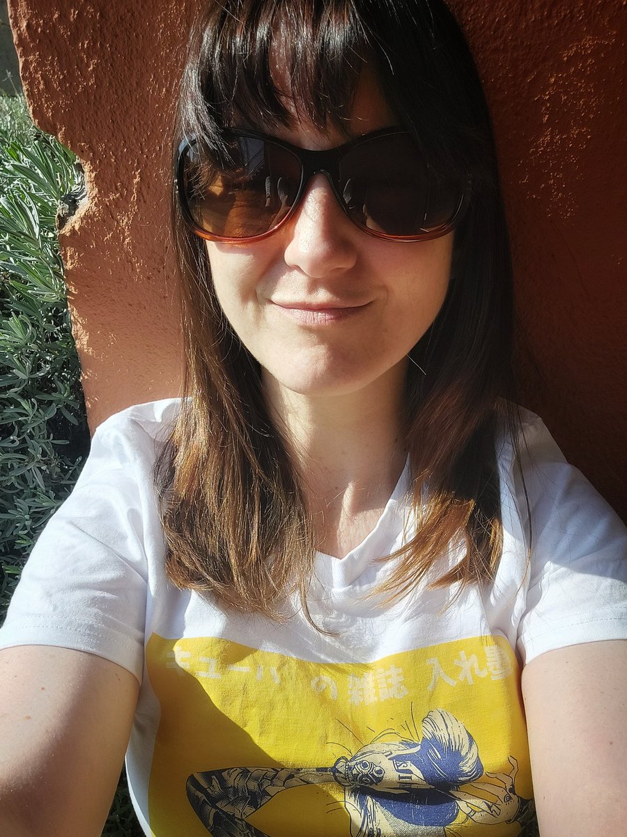 ju_brea's tweet photo. Fecking sweating #sunshine #irishskin https://t.co/LptGN3iL46