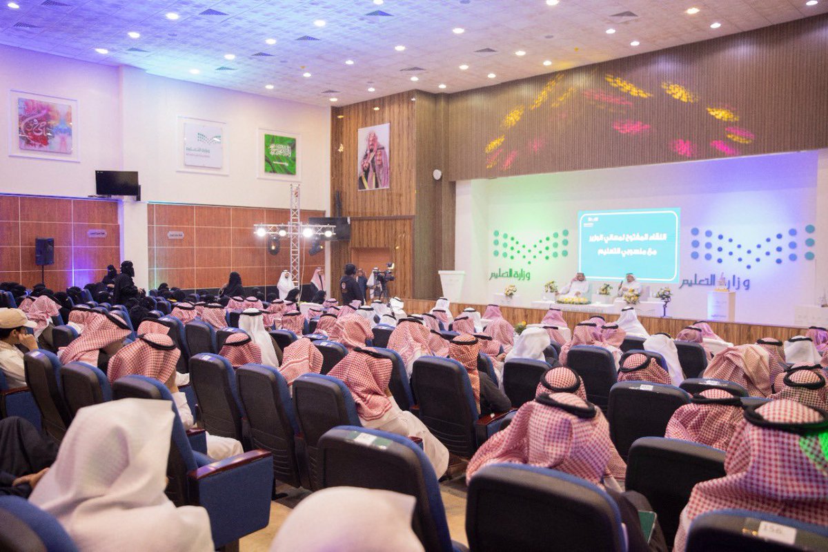 خلال زيارته لمنطقة الحدود الشمالية..
وزير التعليم يتفقّد عددًا من المدارس، ويلتقي منسوبي التعليم، ويكرّم المعلمات والطالبات الحاصلات على جوائز تعليمية دولية.
moe.gov.sa/ar/mediacenter…