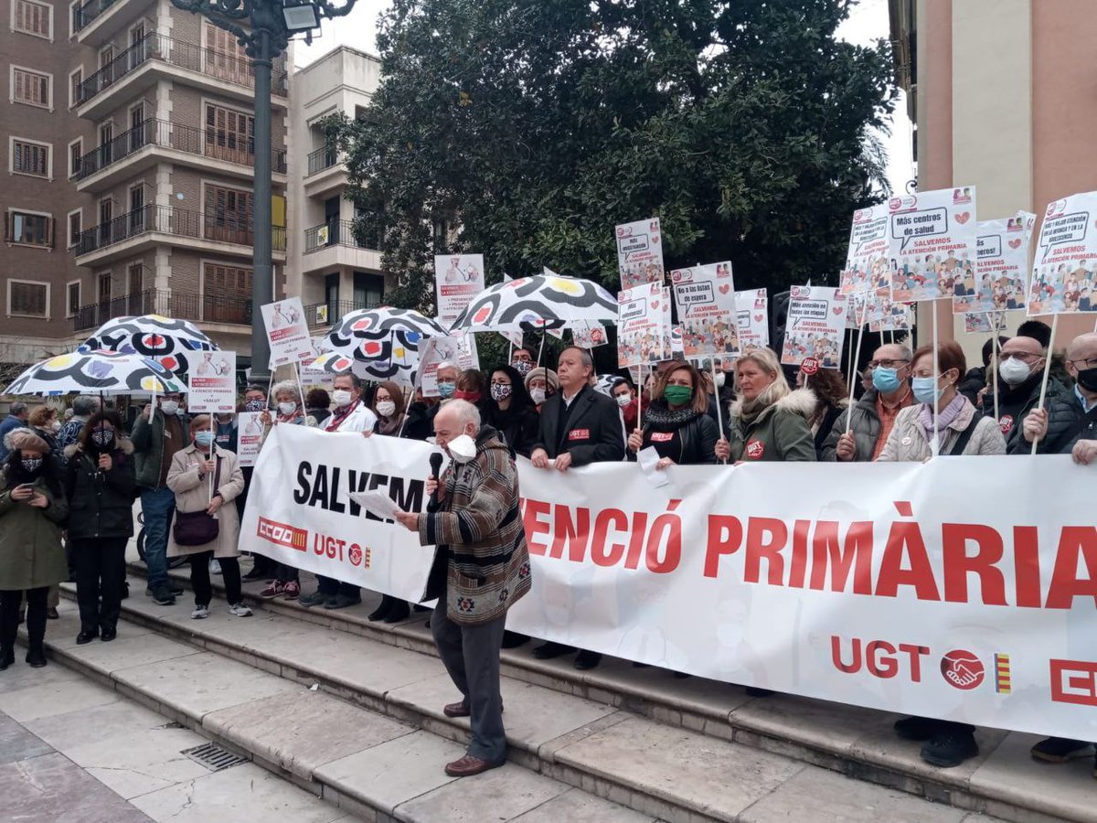esquerraunida's tweet photo. 📣 Hui ens hem concentrat a #València, #Alacant i #Castelló per reivindicar una Atenció Primària de qualitat al #PaísValencià 

🩺 Garantim la seua supervivència, universalitat i accessibilitat ✊🏼 https://t.co/zgYdLYmC4u