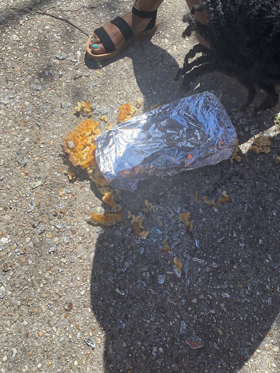 candyss_land's tweet photo. From this, to that 😭. How unlucky that my ass dropped the damn vegan Mac on the day of my proposal 😵‍💫 https://t.co/HrL4I8cE9d