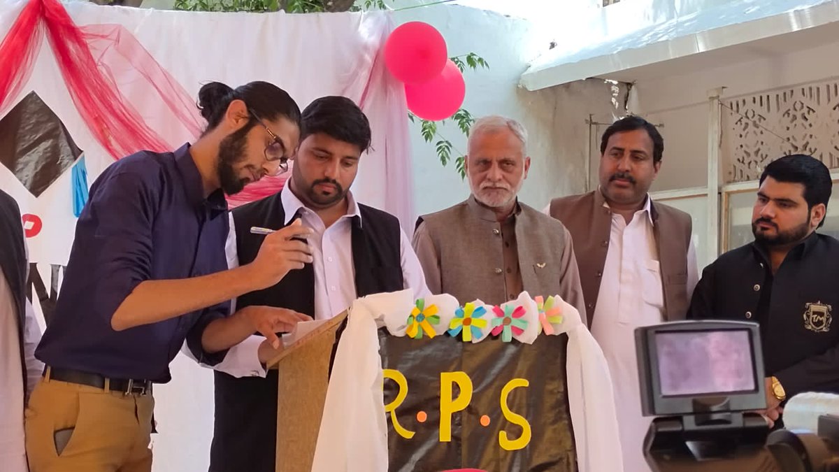 sareaam_rwp's tweet photo. #TeamSareAamRwpSouth Signed an MOU of Free Education of 3 Students With Director of R.P.S School &amp; Colleges Syed Rizwan Hussain Shah to Ensure That these Deserving Children are not Deprived of the Precious Treasure of Education.
#TeamSareAam 
@iqrarulhassan https://t.co/jpbwc5Skeq