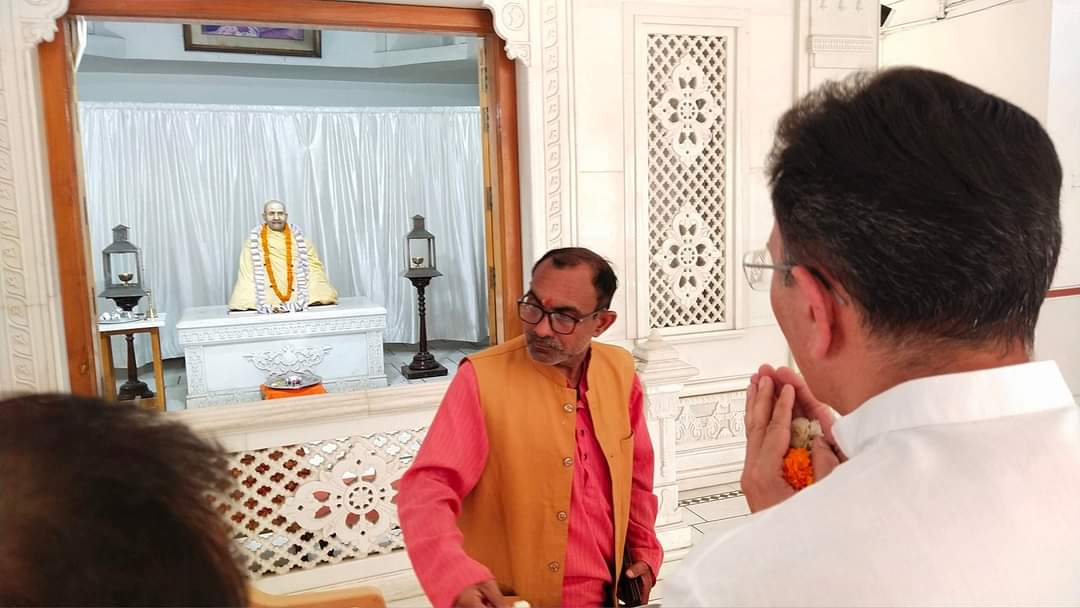 BrahamSamvad's tweet photo. लखनऊ स्थित हनुमान सेतु मन्दिर में दर्शन करते हुए मा जितिन प्रसाद जी कैबिनेट मंत्री उत्तर  प्रदेश सरकार ! https://t.co/rso2NzGJo7