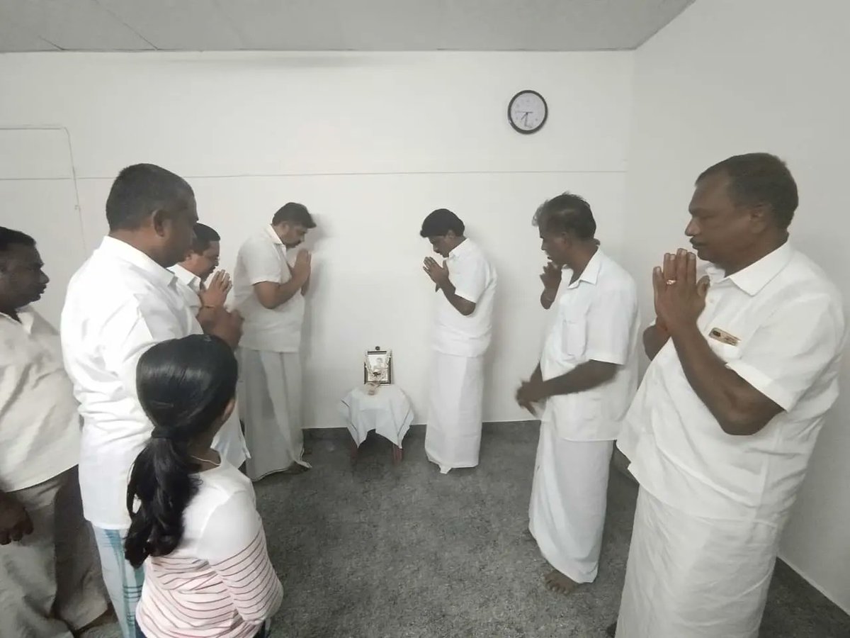 ereswaranoffl's tweet photo. இன்று (27.03.2022) கொமதேக ஈரோடு மேற்கு மாநகர மாவட்டம், சித்தோடு பேரூராட்சி தலைவர் ஊத்துக்காடு ரமேஷ் அவர்களின் மகன் மறைவிற்கு நேரில் சென்று இரங்கல் தெரிவித்தேன்.! https://t.co/OHSlYK0HvZ