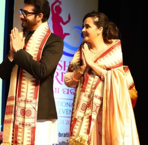 sharuholic's tweet photo. Our cutest BuxiRadha 😍 Congratulations Both of you 👏😍
#sharadmalhotra #buxijagabandhu #vidrohi https://t.co/3KB5mLjurv