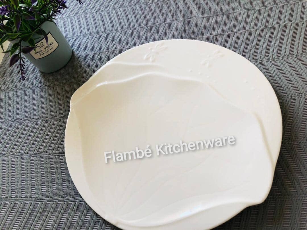 Flambkitchenwa1's tweet photo. Some lovely platters here, $1 each. You can buy singles or sets. Please call/app on +263782720776
Visit showroom at 
Suite 1 Elendon Flats
Samuel Parirenyatwa St
Btwn 12th and 13th Ave
Bulawayo 🇿🇼 #RedMarketSunday @iMisred @redmarketsunday https://t.co/4twZEtHlx1