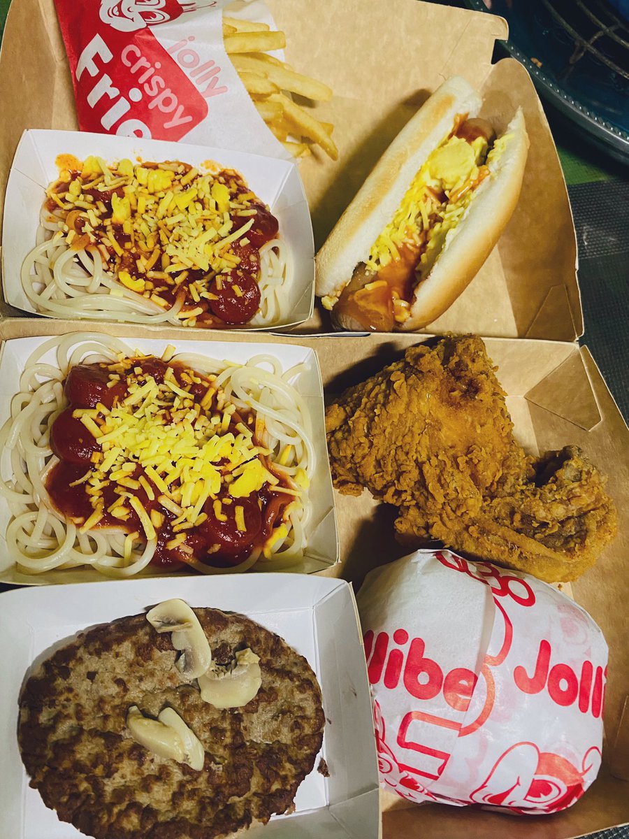 diijae's tweet photo. Late Dinner 🍝 🌭 🍗 🍚 #DinnerForAll https://t.co/JU1rwv0lbT
