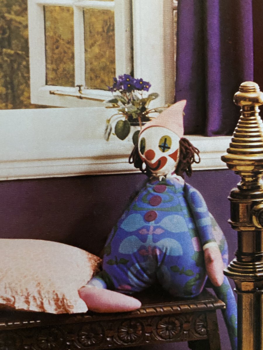 datamosh1's tweet photo. Luxury clown https://t.co/M2rwXIAFAj