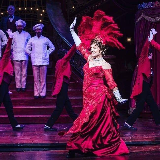 DanielliLimaDD's tweet photo. Dia Mundial do Teatro🗣🌹🎭🎨. Essa foto, representa a essência da Daniela Romo ❤🥺🥰 Teatro é tech, Teatro é pop, Teatro é tudo.
#HelloDollyMx https://t.co/WflxM0Uywm