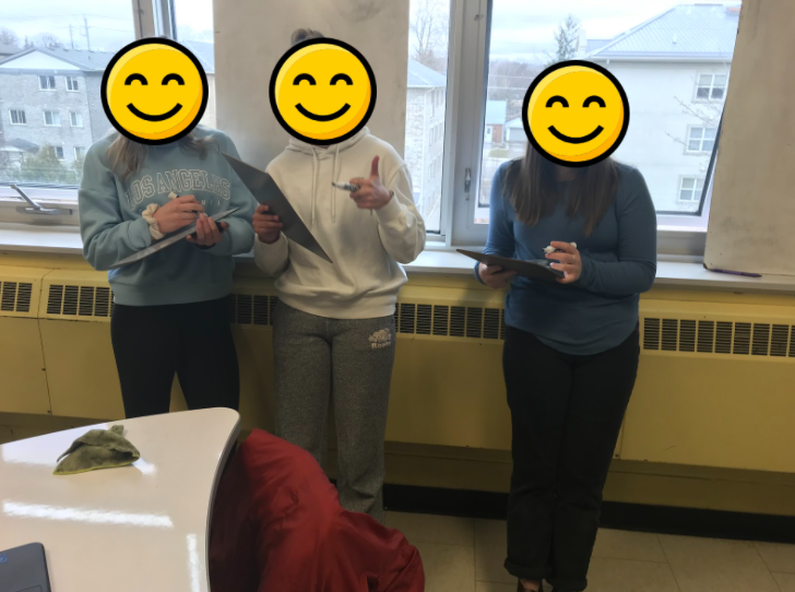 aledaklassen's tweet photo. Ss found different people they hadn't talked with this week and discussed different prompts: a new partner each prompt. They had small whiteboards to record/show their thinking as they talked.

Inspired by @SteveWyborney's Splat Math
Check out @saravdwerf's #standandtalk routine https://t.co/FBMykm47kv
