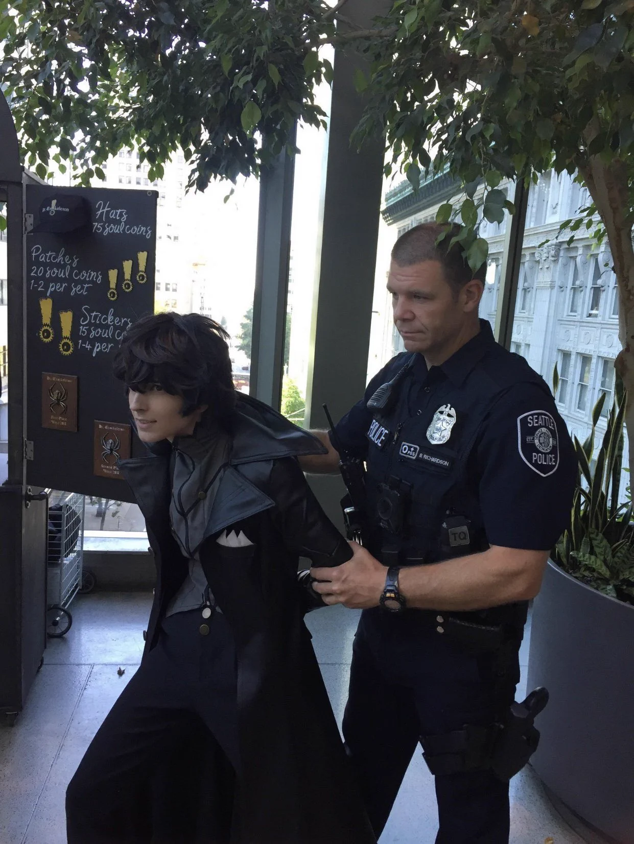 その様子すらもコスプレに見える？海外の逮捕されてるコスプレイヤーシリーズwww