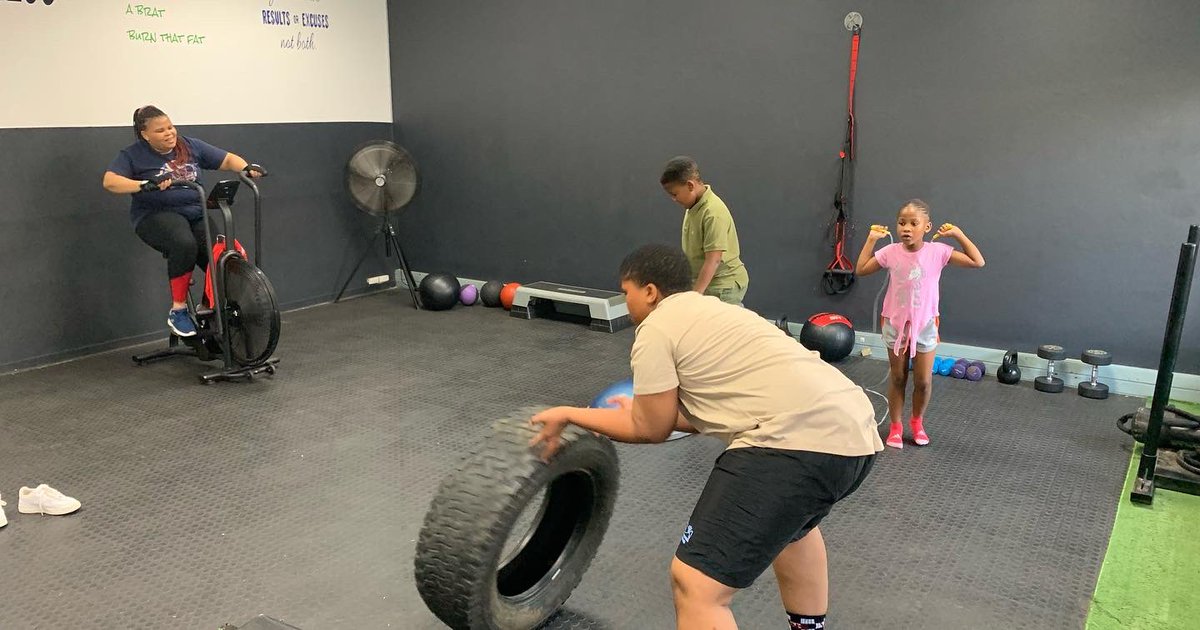 audas_vanschoor's tweet photo. What are you doing to ensure that they keep healthy ❓

Book your child for our fun fitness program these holiday with #AVSKIDS 🚨
.

IT WILL BE AVAILABLE ONLINE ASWELL 🏋🏾‍♂️🏋🏾‍♂️
.

#FITNESS #AVSONLINE #KIDSFITNESS #HEALTHYKIDS #FUN #LETSPLAY #FUNFITNESS #FetchYourBody2022 #AVSFITNESS https://t.co/aubQlL1juC