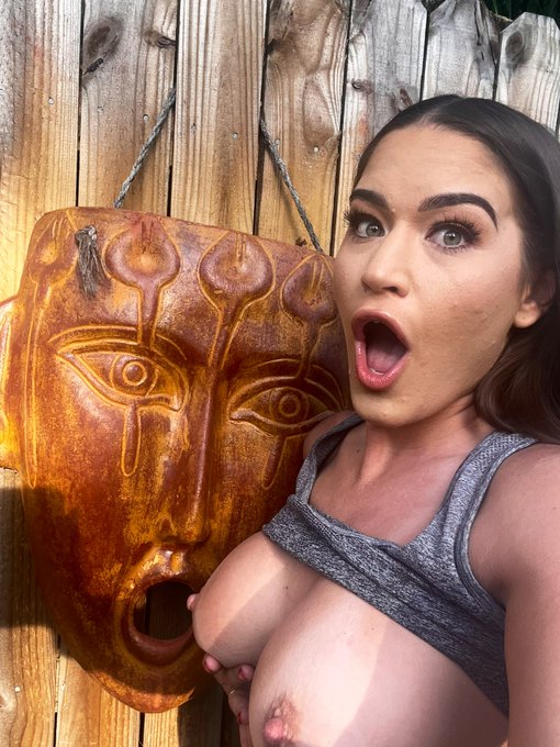 My Amazon wishlist is actively awaiting someone to spoil me.   https://t.co/7C9meqJq5J https://t.co/