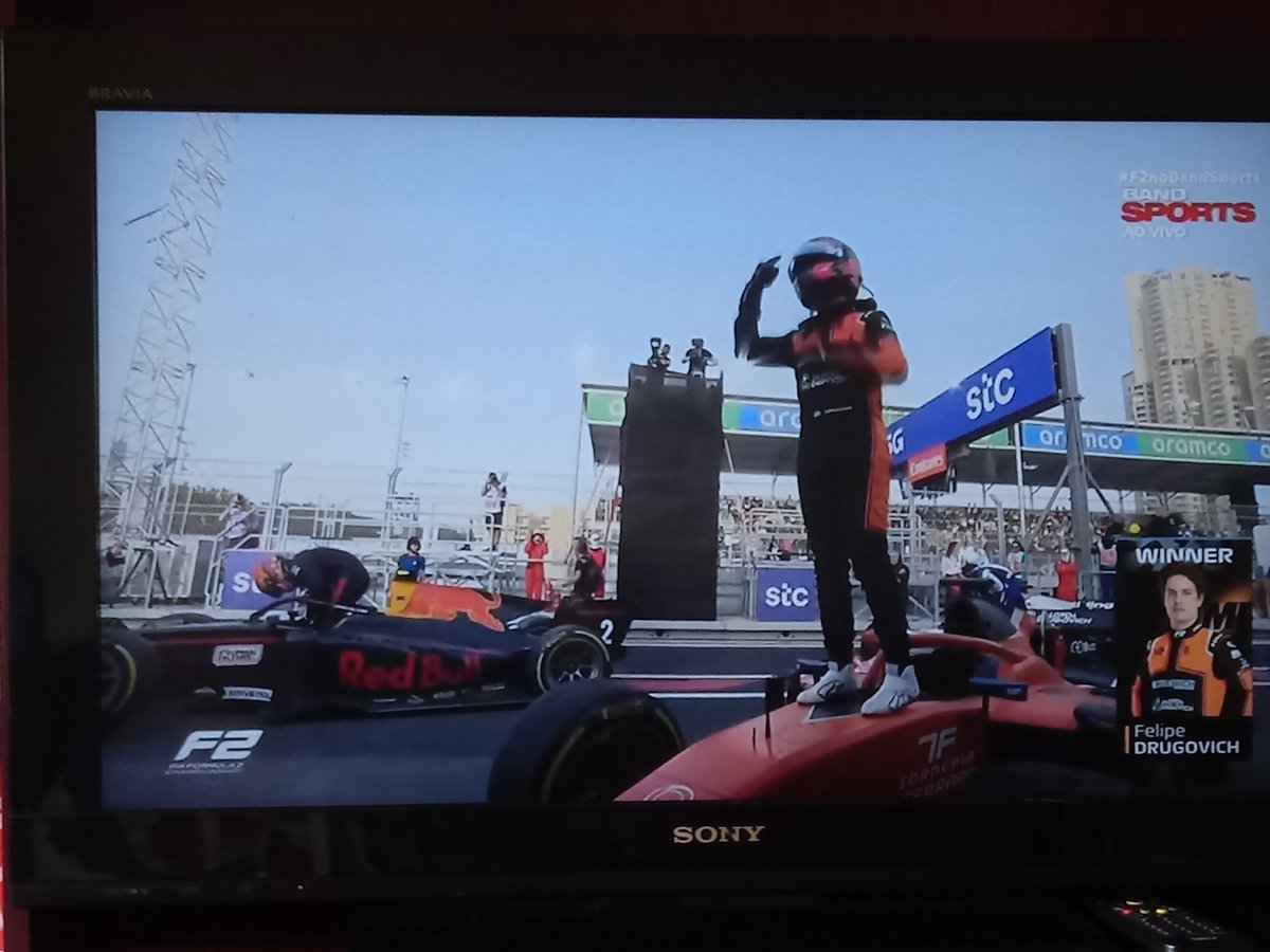 andremacleod's tweet photo. Vitória de @felipedrugovich na @formula2 ! Com este resultado, o brasileiro é o atual líder do campeonato! #felipedrugovich #f2 #f2nobandsports https://t.co/IHvi6ZXXll