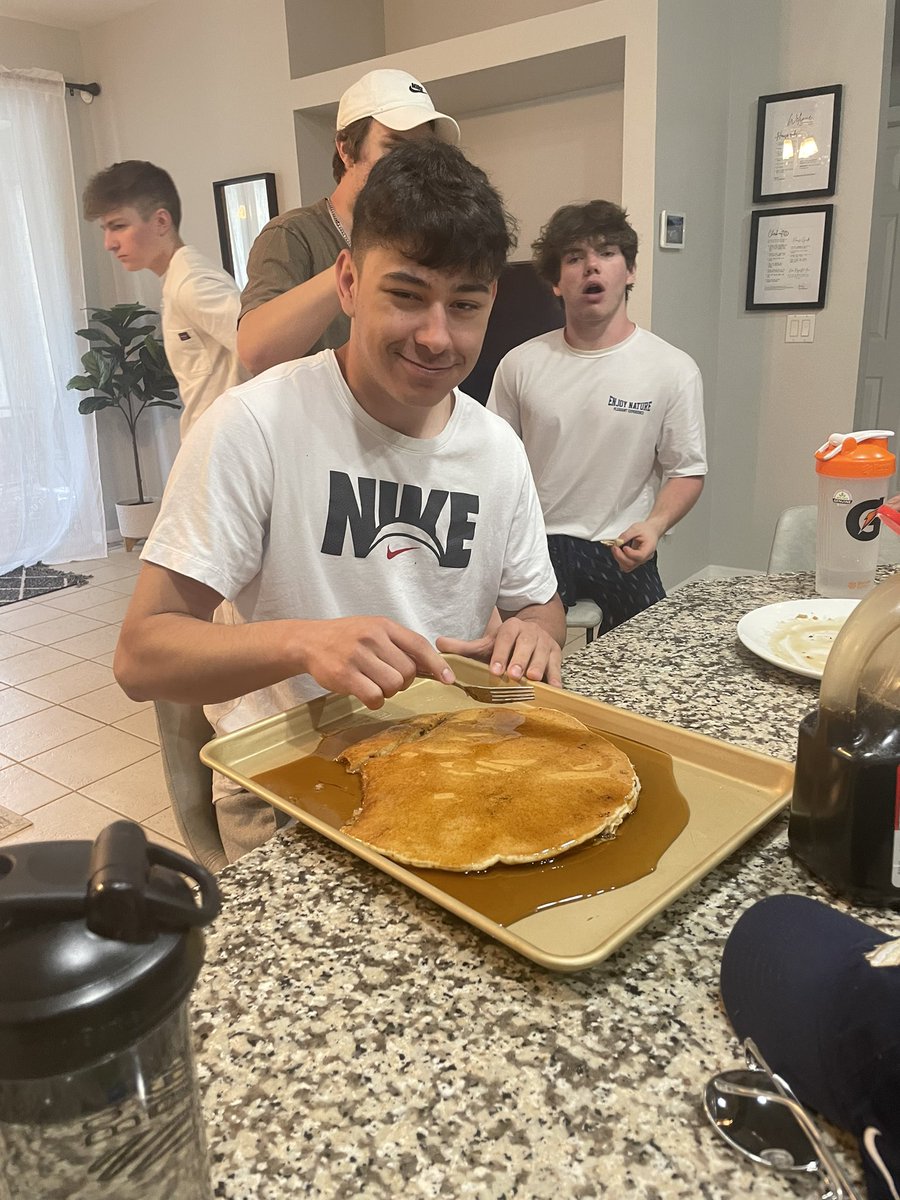 Wish someone would look at us like Talan looks at Coles pancake. 

#pancakes #tbirdsflysouth #breakfastofchamps