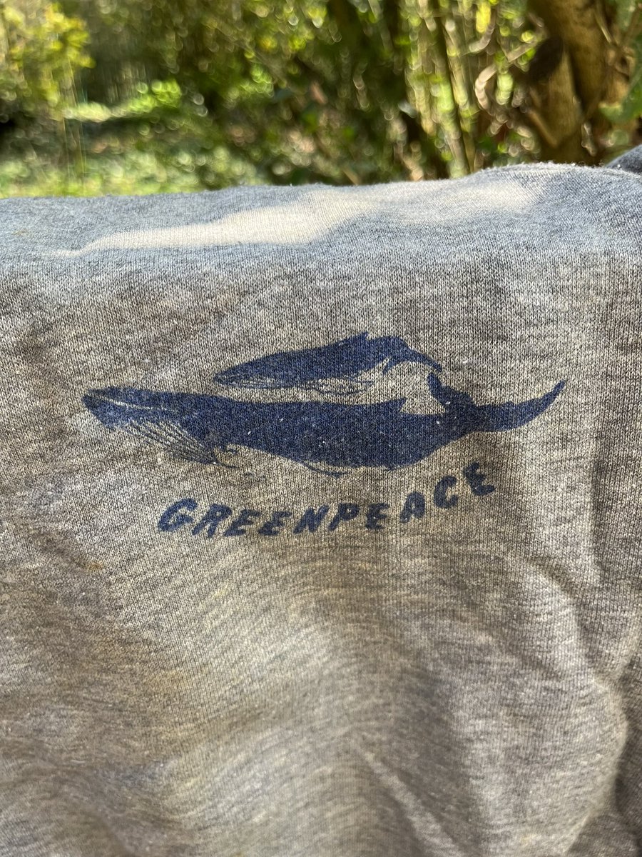 MoreauGabarain's tweet photo. @yjadot J’ai retrouvé mon sweat-shirt Greenpeace des années 80? 90? Du temps des pluies acides… et déjà l’@achedfr #teamheureDurable #naturaltimezonesforclimate #zenithjadot @greenpeacefr https://t.co/Q8ub75Djtt