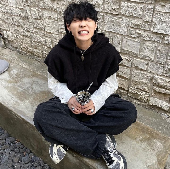 KyoSean's tweet image. ᅟ ᅟ 𝑯 𝑨 𝑵 𝑫 𝑺𝑶 𝑴 𝑬 ;
 ᅟ ᅟ ᅟ 𝐺𝑜𝑑 is ʀealʏ cʀeaᴛive, I mean
 ᅟ ᅟ ᅟ            ── ᴊusᴛ 𝑙𝑜𝑜𝑘 aᴛ me