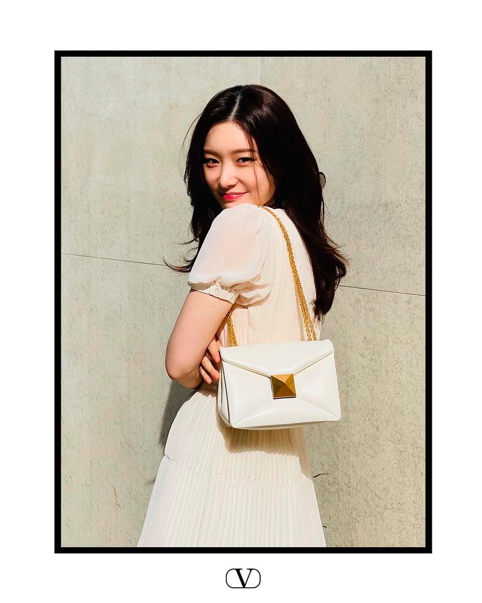 📷 | Chaeyeon via Instagram da marca Valentino.

다이아 정채연 #CHAEYEON #정채연 #채연 <a href="/dia_official/">다이아 DIA</a>