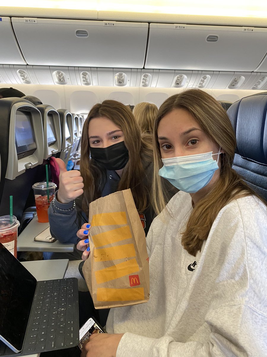 Our United pilot bought us McDonald’s hashbrowns!  Best airline ever!

<a href="/united/">United Airlines</a> 
#bestairline