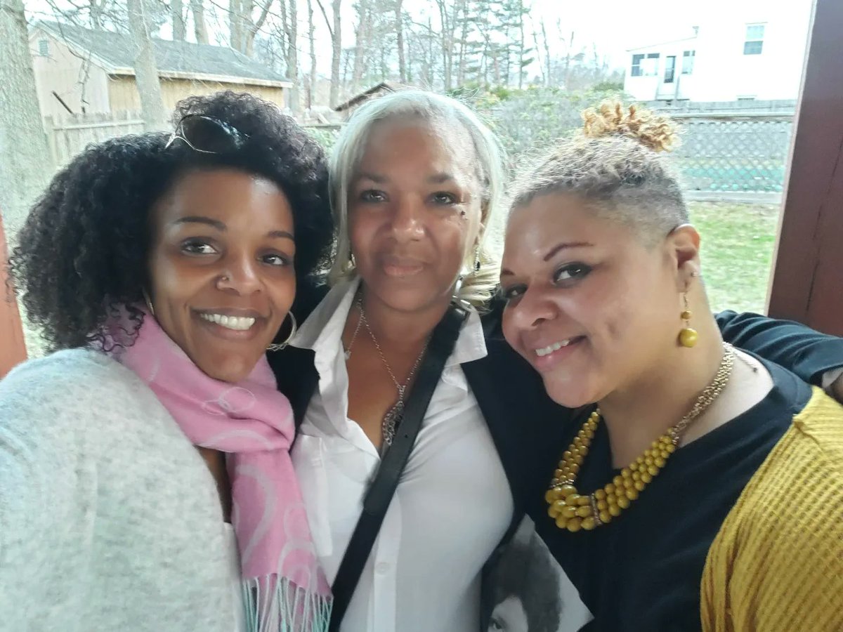 MsDeeannaLynn's tweet photo. Family! https://t.co/5kTthSE8bj